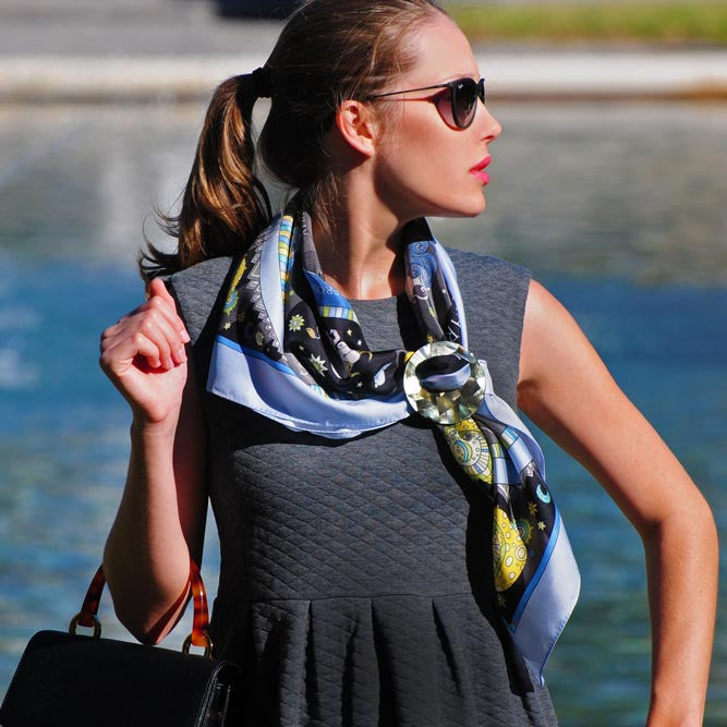 Versatile scarf pendant / scarf ring in black mother of pearl by ANNE TOURAINE Paris™. 
