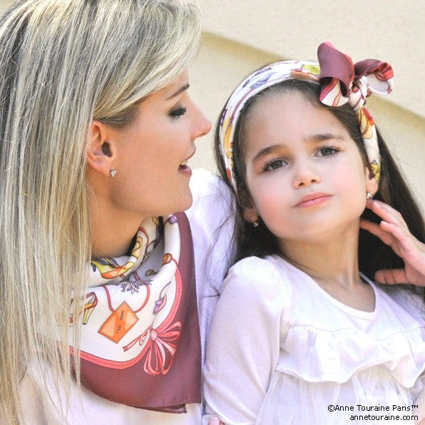 White and deep red silk twill scarf made in France. Size 27x27". Hand rolled hem. Theme: fashion accessories. Scarf by ANNE TOURAINE Paris™ (4)