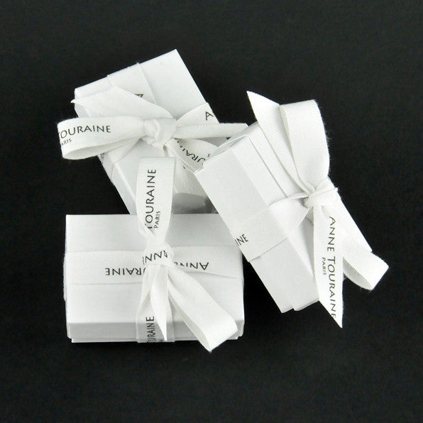 Prestigious signature box and ribbon for ANNE TOURAINE Paris™ silk scarf rings (63)