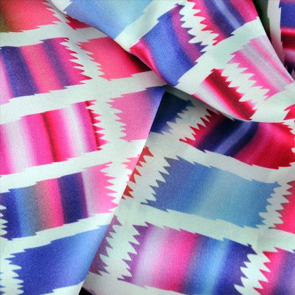 Pink and blue extra large silk scarf with a contemporary ethnic pattern: versatile and easy to wear all year round. Scarf ANNE TOURAINE Paris™ (5)