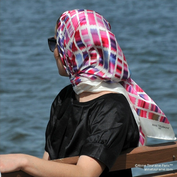 Pink and blue extra large silk scarf with a contemporary ethnic pattern: versatile and easy to wear all year round. Scarf ANNE TOURAINE Paris™ (3)